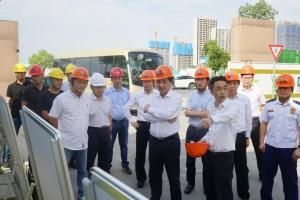 市委常委、常務(wù)副市長(zhǎng)楊六順一行調(diào)研公司壟上花苑項(xiàng)目施工安全情況